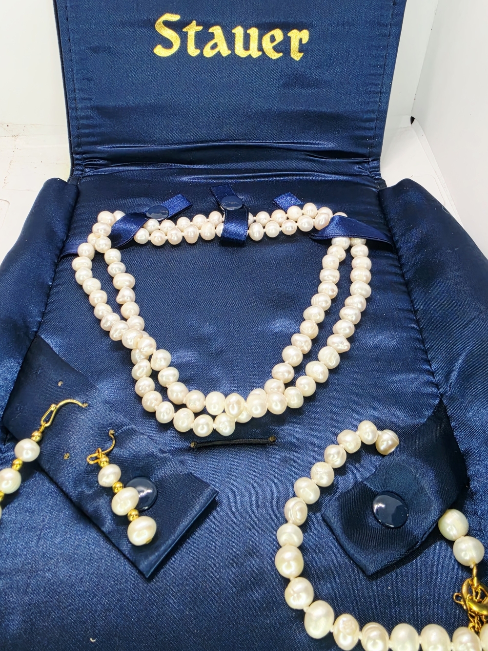 Stauer Vintage Cream Ivory Genuine Pearl Jewelry Set Necklace Bracelet Earrings
